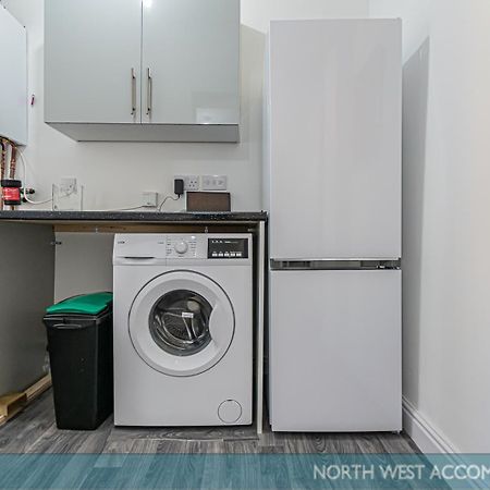 Wellfield Serviced Accommodation Warrington Buitenkant foto