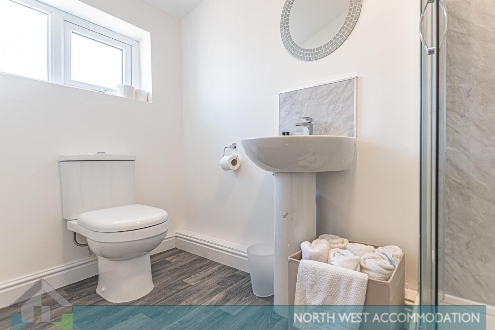 Wellfield Serviced Accommodation Warrington Buitenkant foto