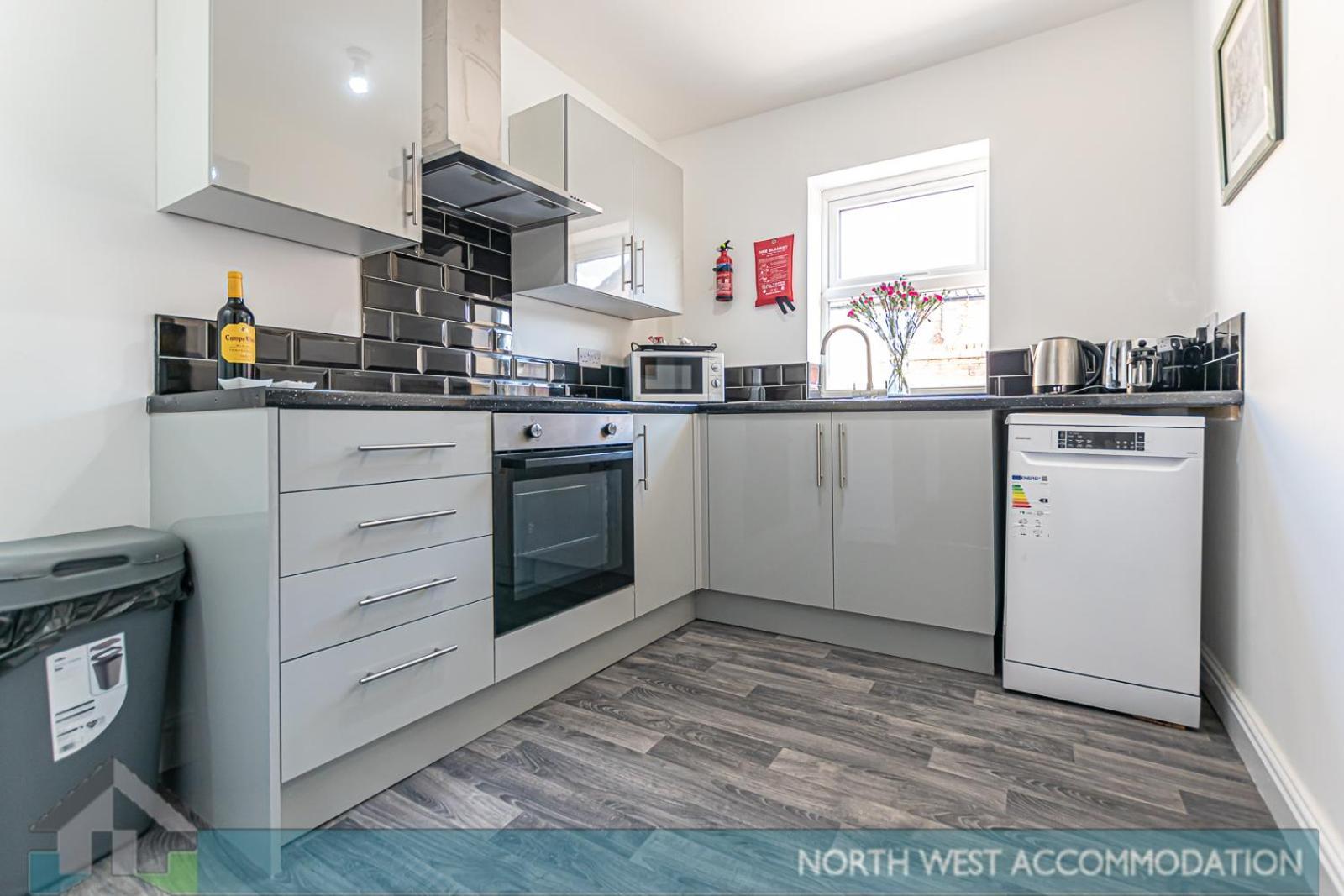 Wellfield Serviced Accommodation Warrington Buitenkant foto