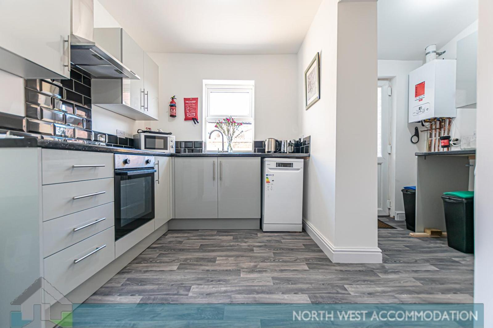 Wellfield Serviced Accommodation Warrington Buitenkant foto