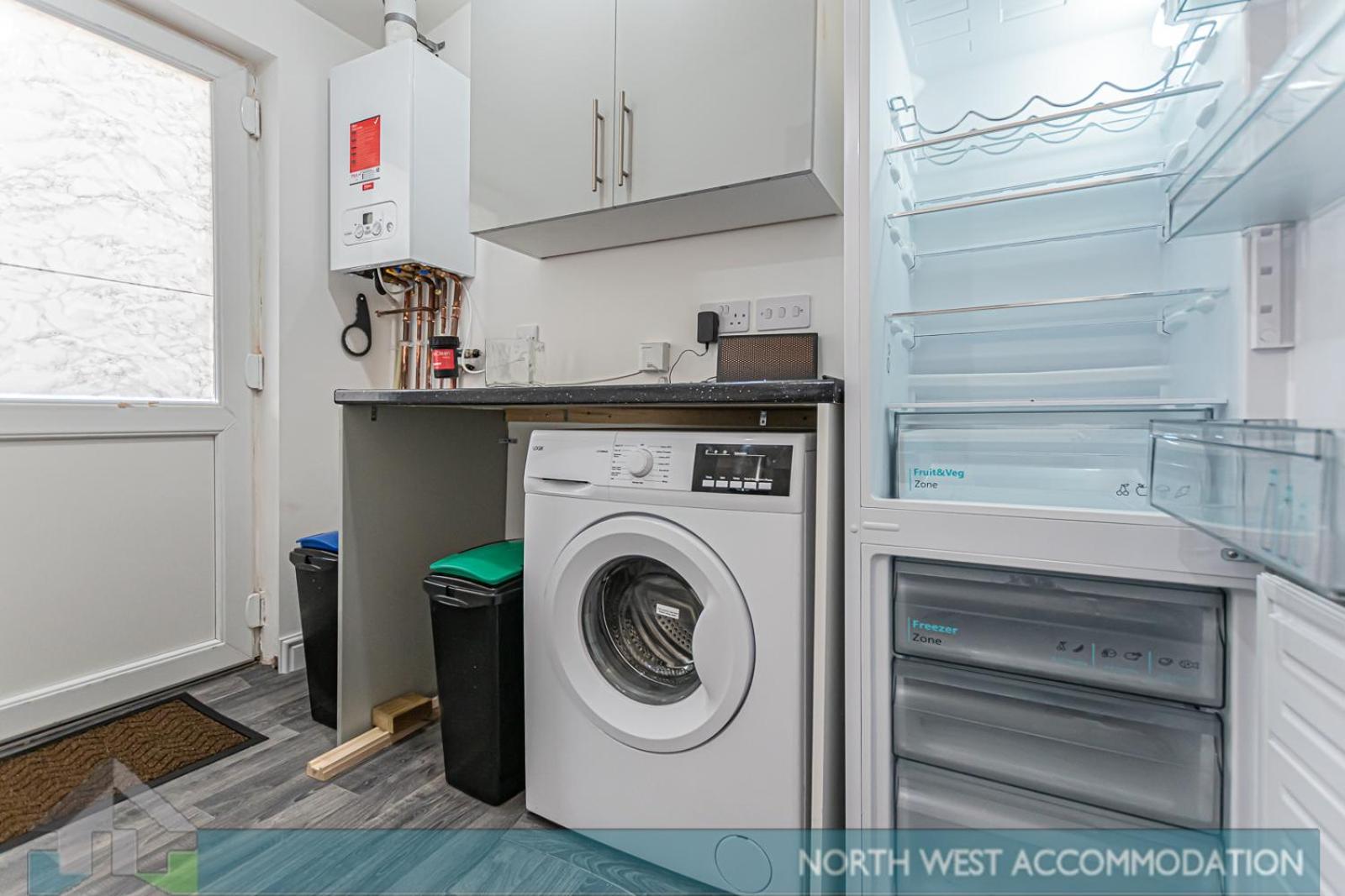 Wellfield Serviced Accommodation Warrington Buitenkant foto