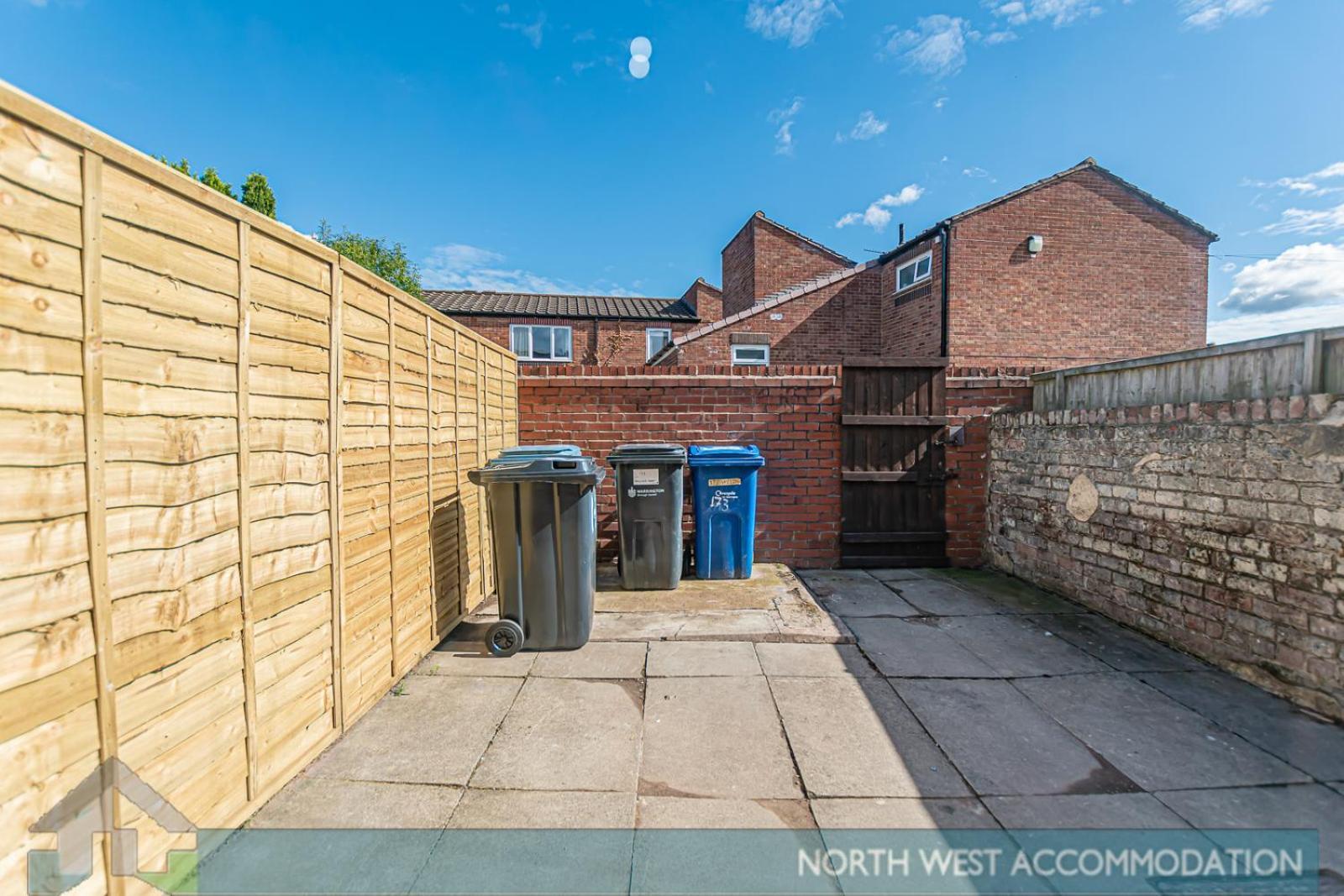 Wellfield Serviced Accommodation Warrington Buitenkant foto