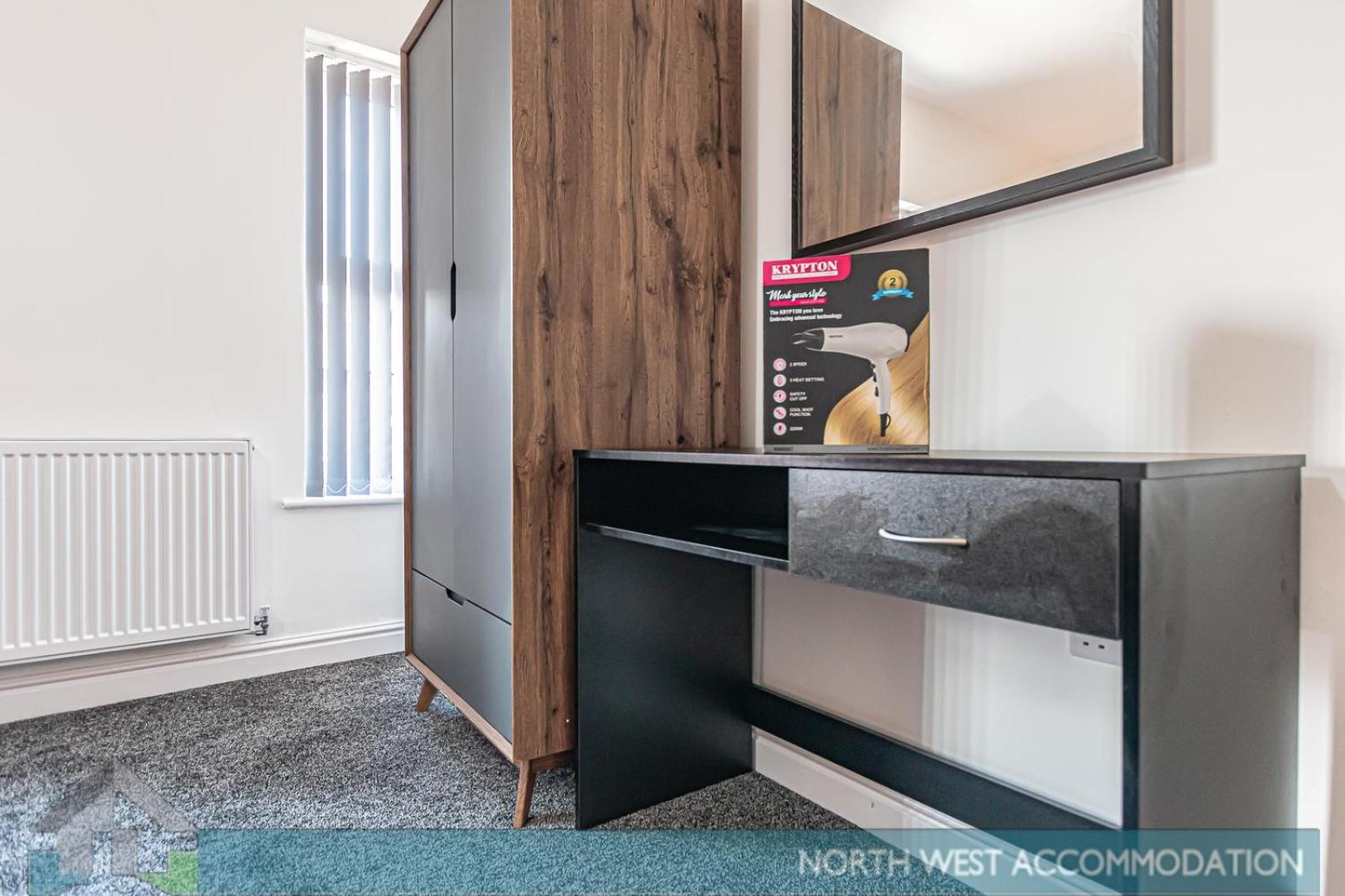 Wellfield Serviced Accommodation Warrington Buitenkant foto