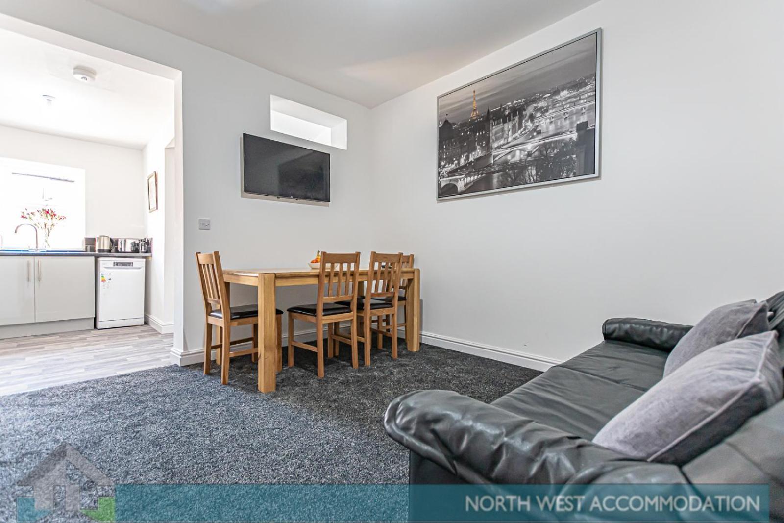 Wellfield Serviced Accommodation Warrington Buitenkant foto